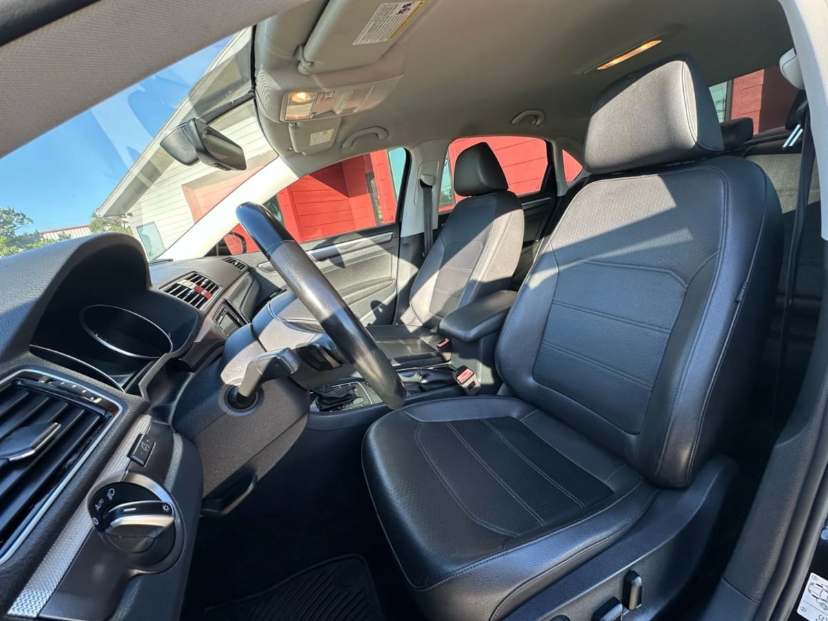2018 Volkswagen Passat R-Line photo 16