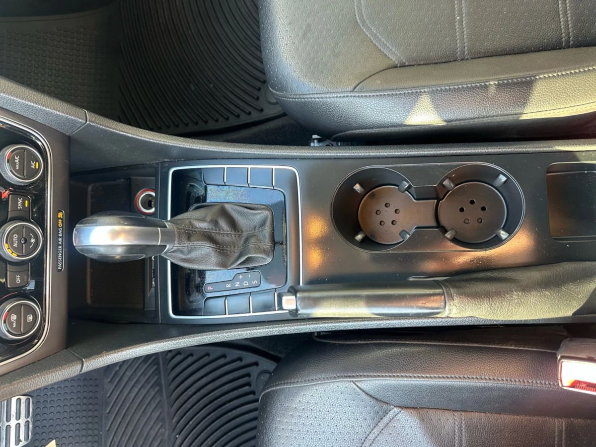 2018 Volkswagen Passat R-Line photo 20