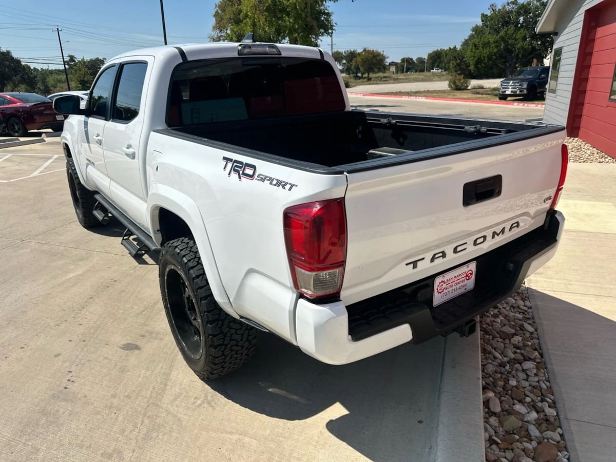 2017 Toyota Tacoma TRD Sport photo 6