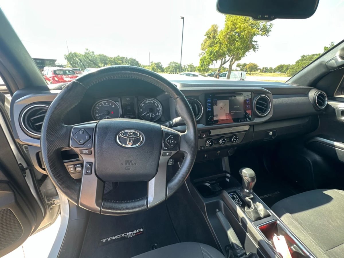 2017 Toyota Tacoma TRD Sport photo 11
