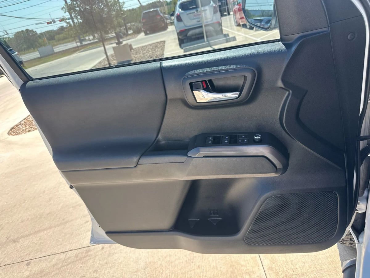 2017 Toyota Tacoma TRD Sport photo 20