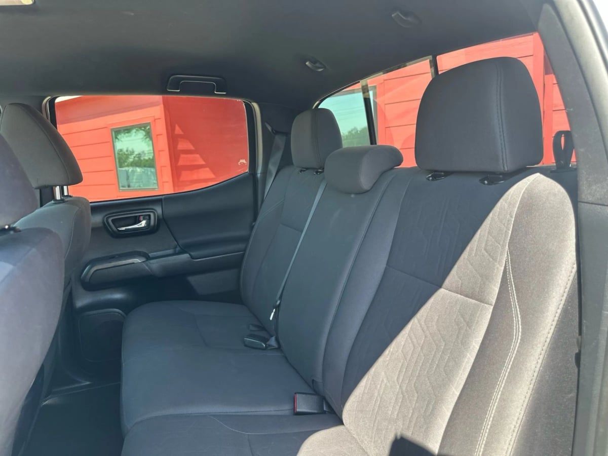 2017 Toyota Tacoma TRD Sport photo 22