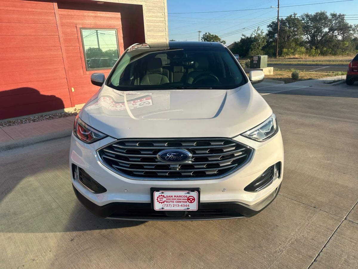 2019 Ford Edge Titanium photo 2