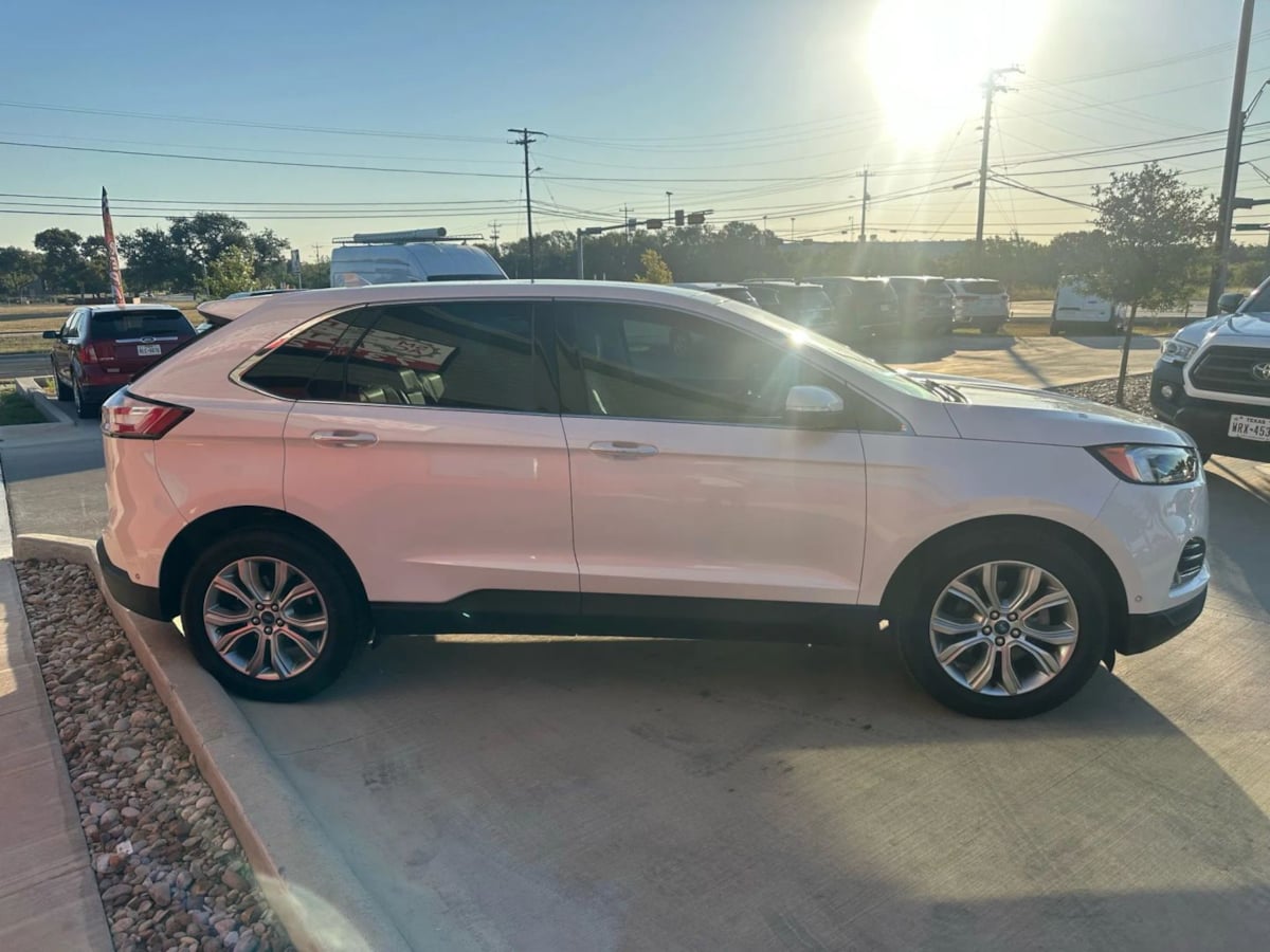 2019 Ford Edge Titanium photo 4