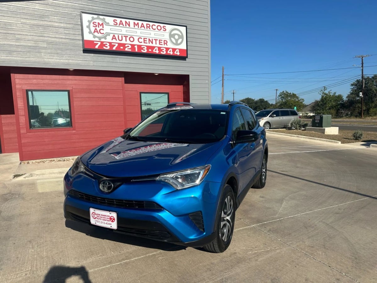 2018 Toyota RAV4 LE photo 2