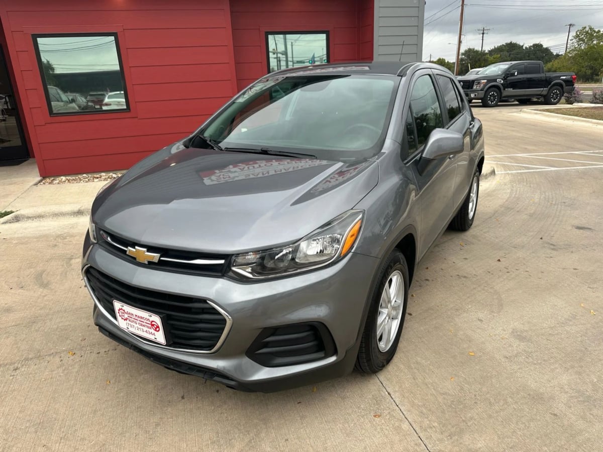 2020 Chevrolet Trax LS photo 2