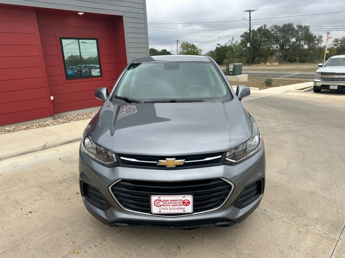 2020 Chevrolet Trax LS photo 3