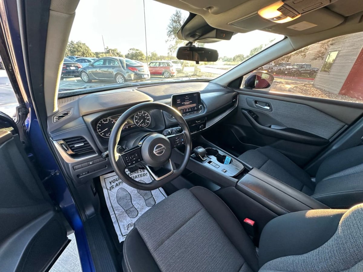 2021 Nissan Rogue SV - Photo 11