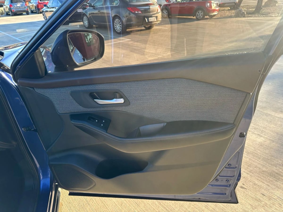 2021 Nissan Rogue SV - Photo 29