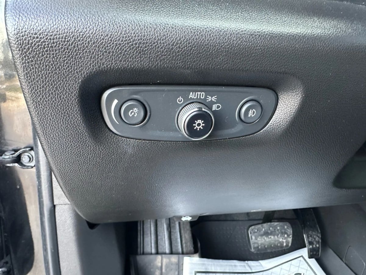 2020 Chevrolet Traverse 1LT - Photo 21