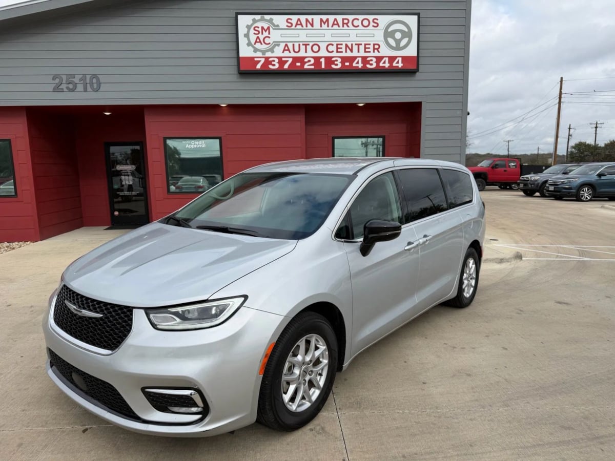2024 Chrysler Pacifica Touring L's photo