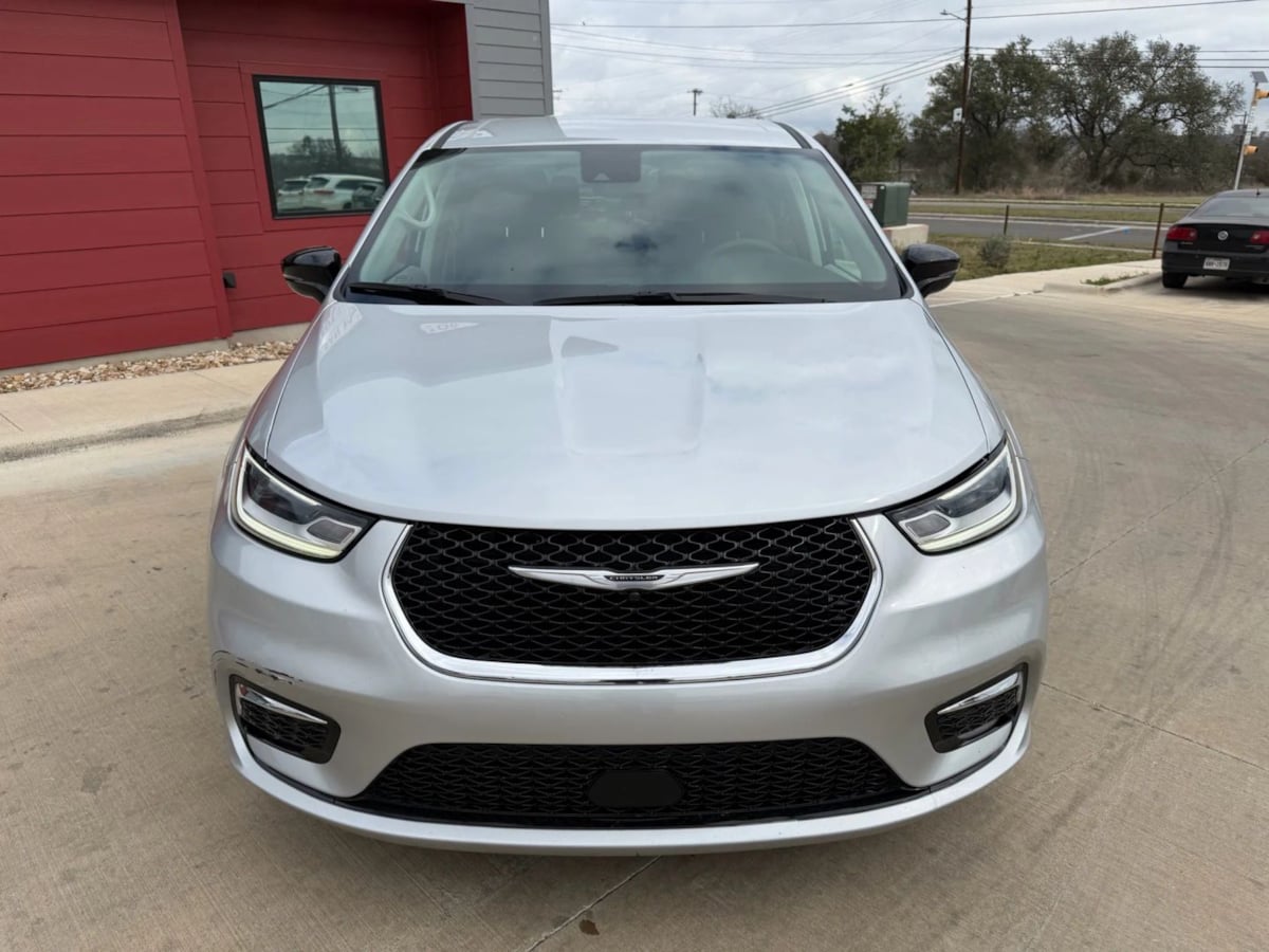 2024 Chrysler Pacifica Touring L - Photo 3