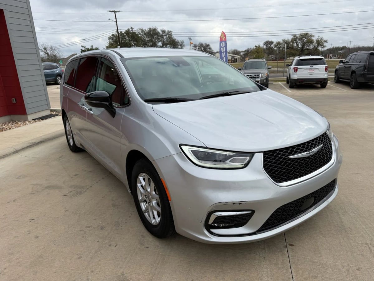 2024 Chrysler Pacifica Touring L - Photo 4