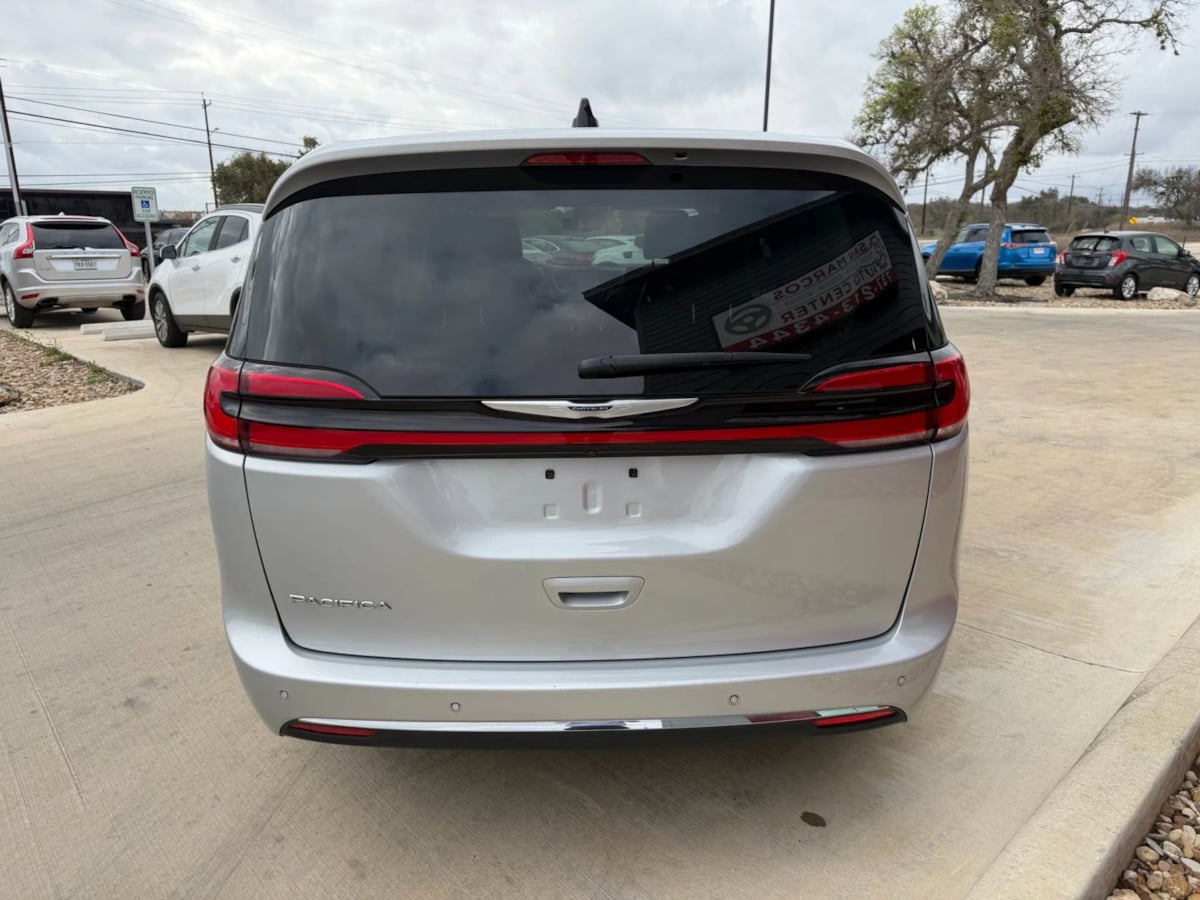 2024 Chrysler Pacifica Touring L - Photo 7