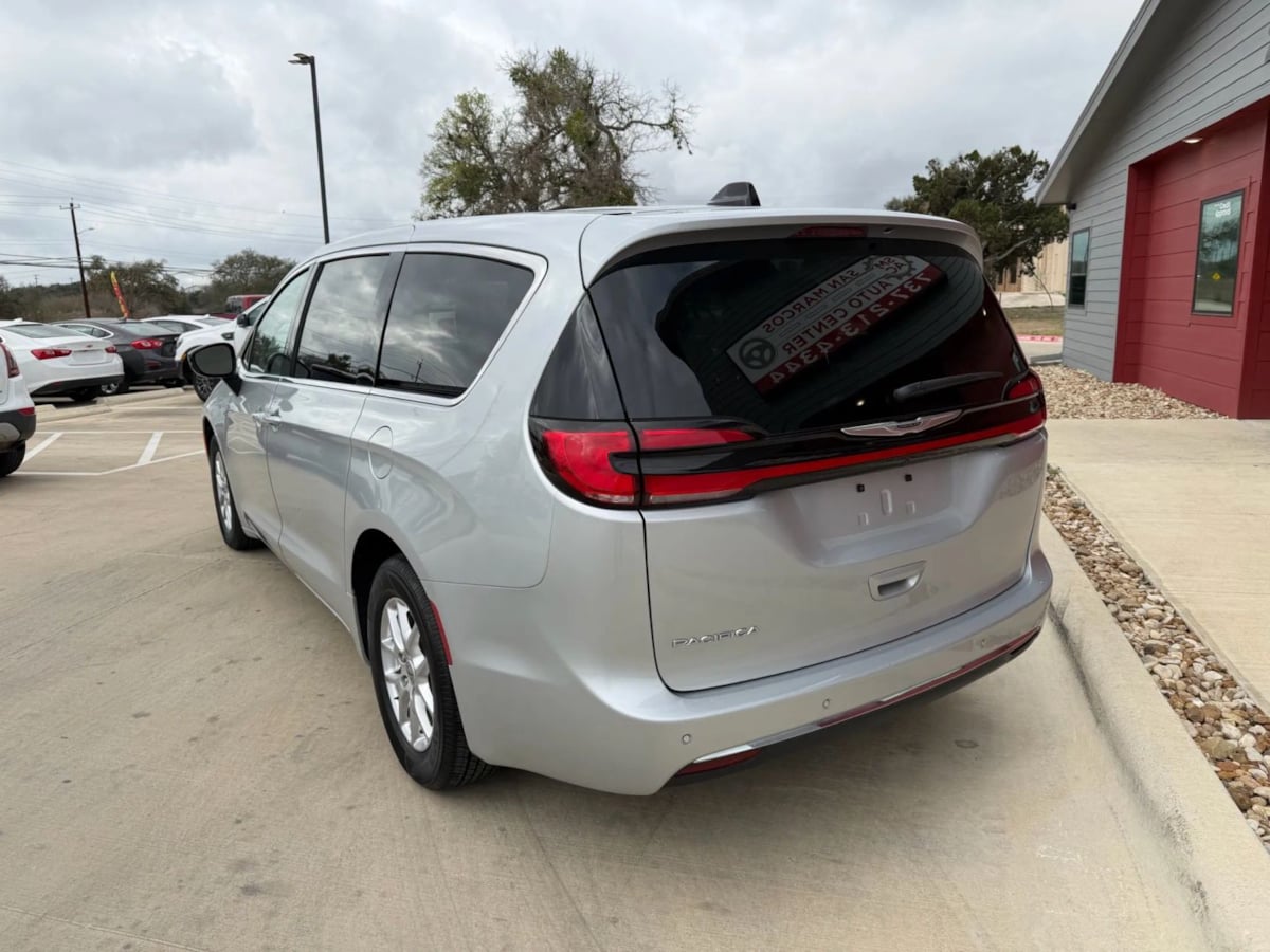 2024 Chrysler Pacifica Touring L - Photo 8