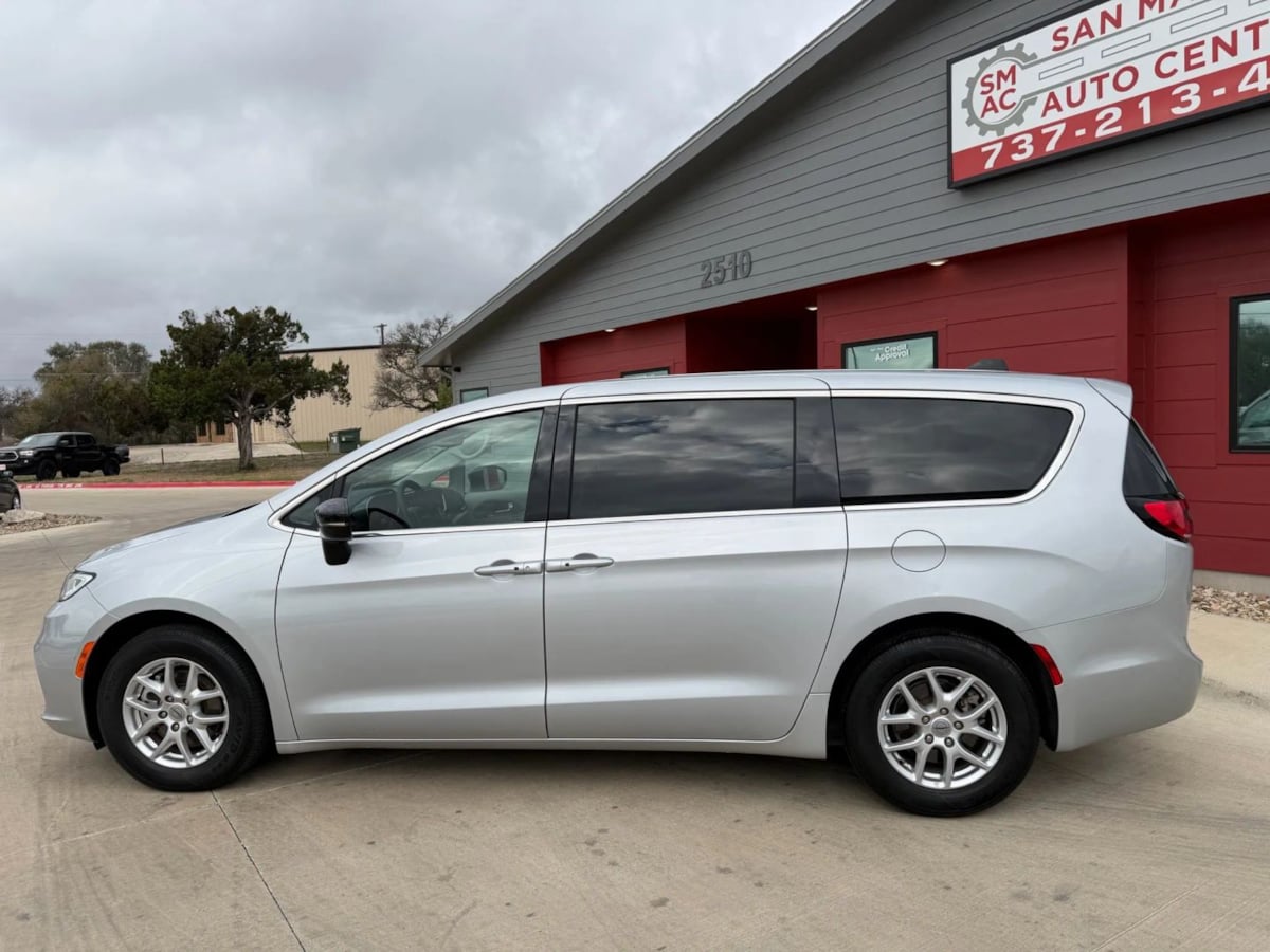 2024 Chrysler Pacifica Touring L - Photo 9
