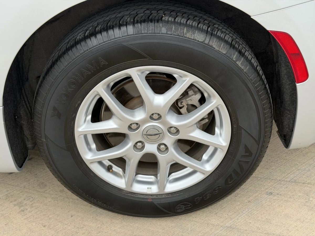 2024 Chrysler Pacifica Touring L - Photo 10