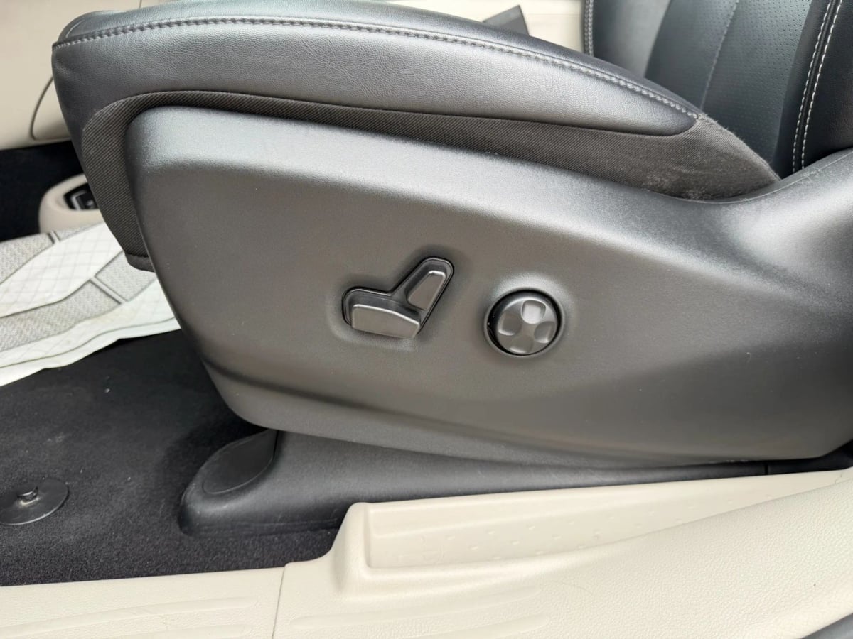 2024 Chrysler Pacifica Touring L - Photo 13