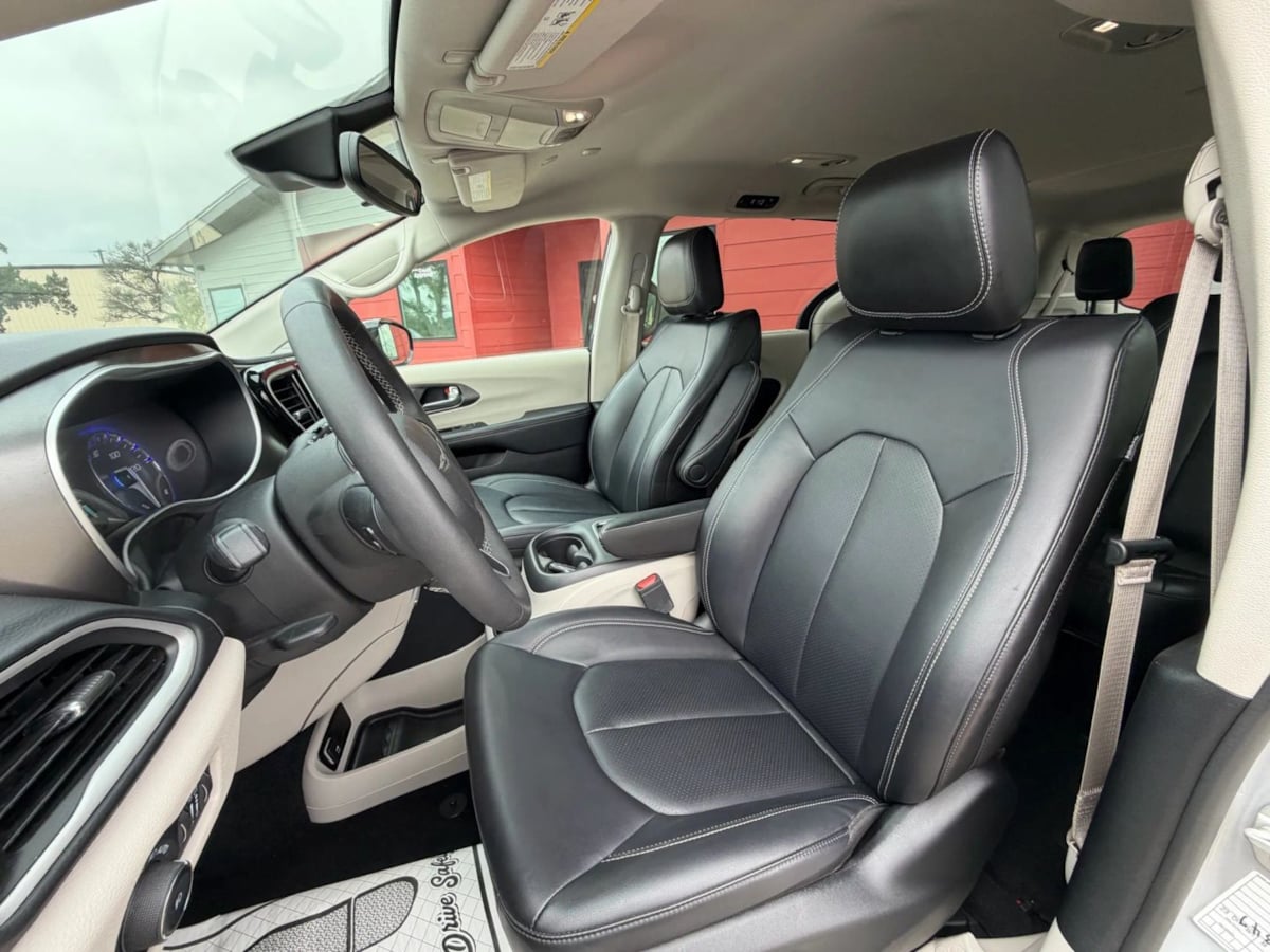 2024 Chrysler Pacifica Touring L - Photo 14