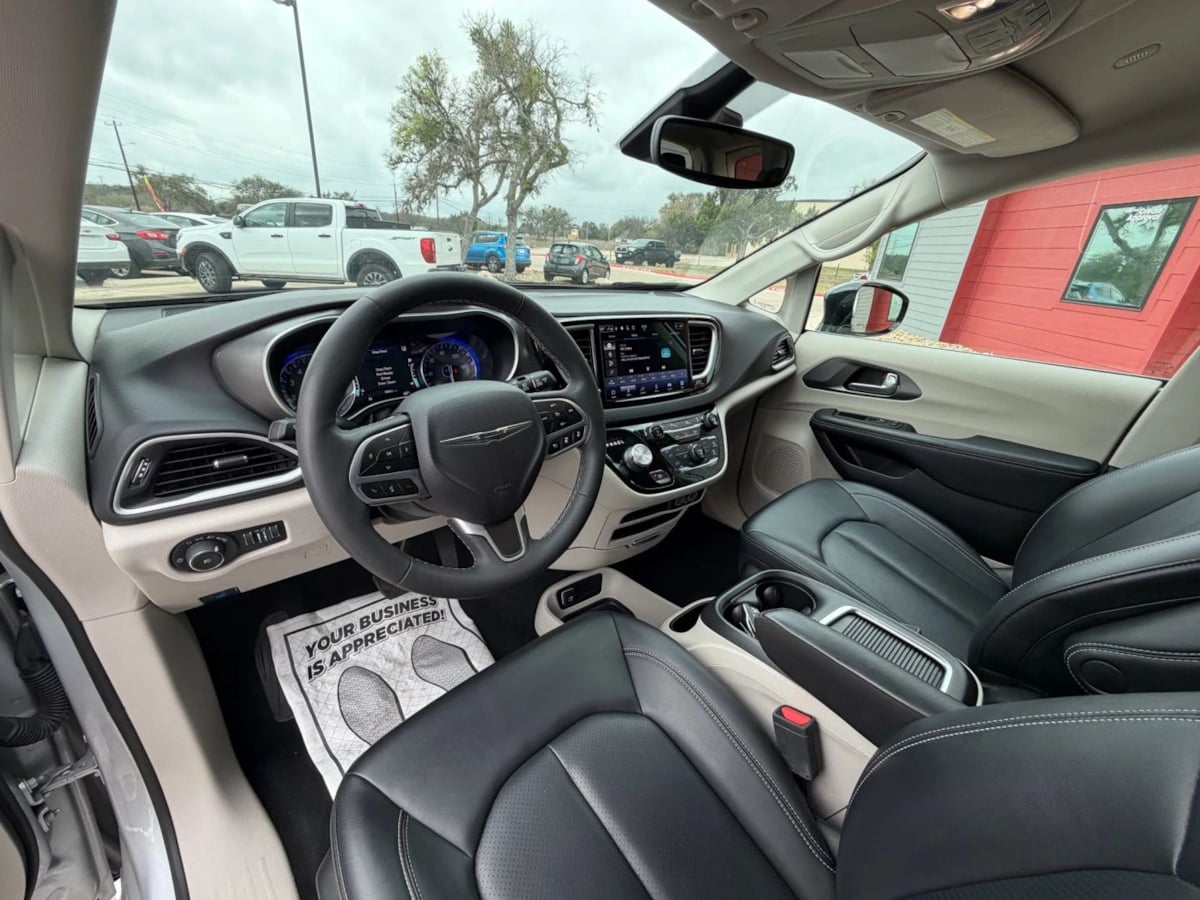 2024 Chrysler Pacifica Touring L - Photo 15