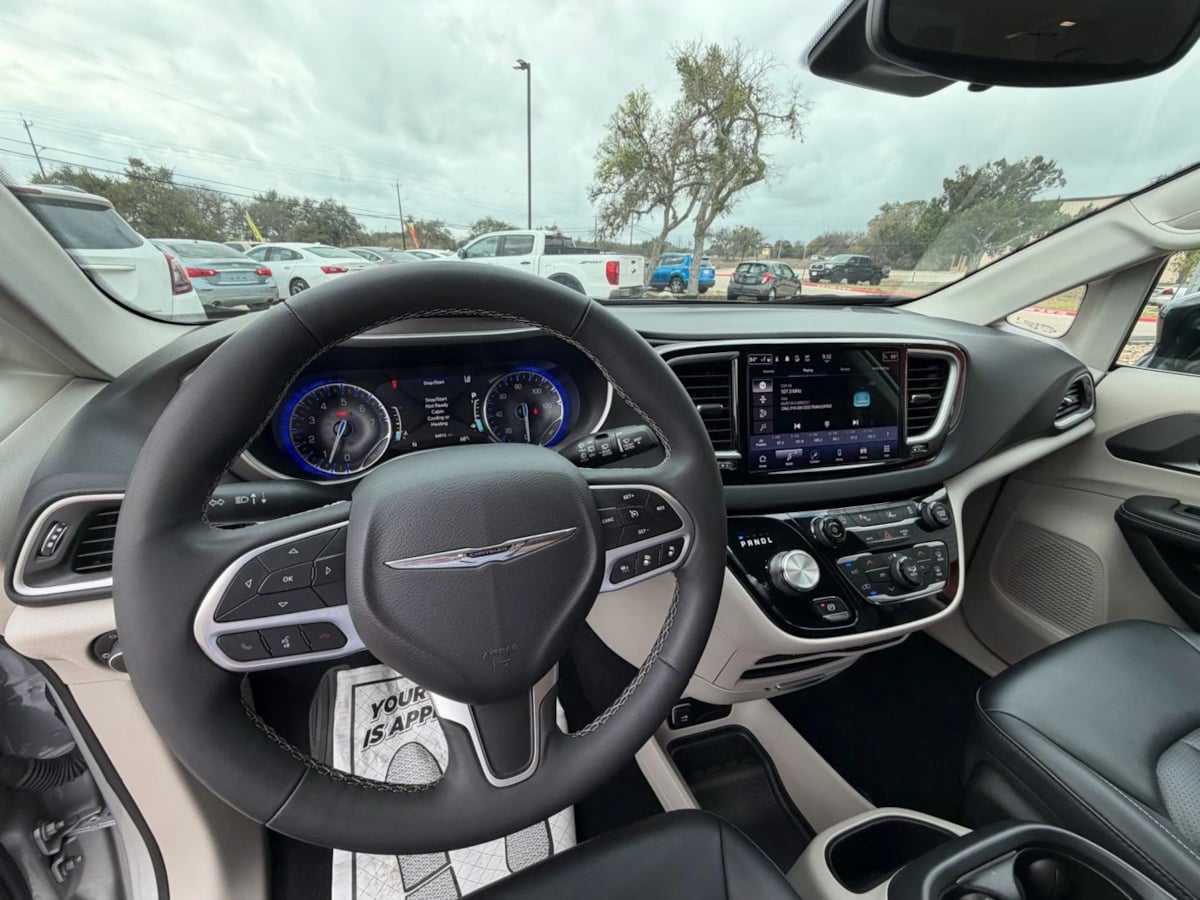 2024 Chrysler Pacifica Touring L - Photo 16