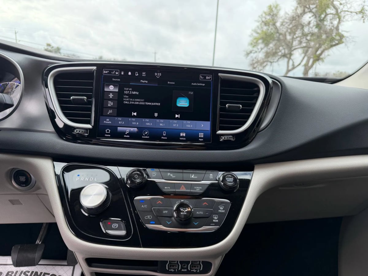 2024 Chrysler Pacifica Touring L - Photo 19