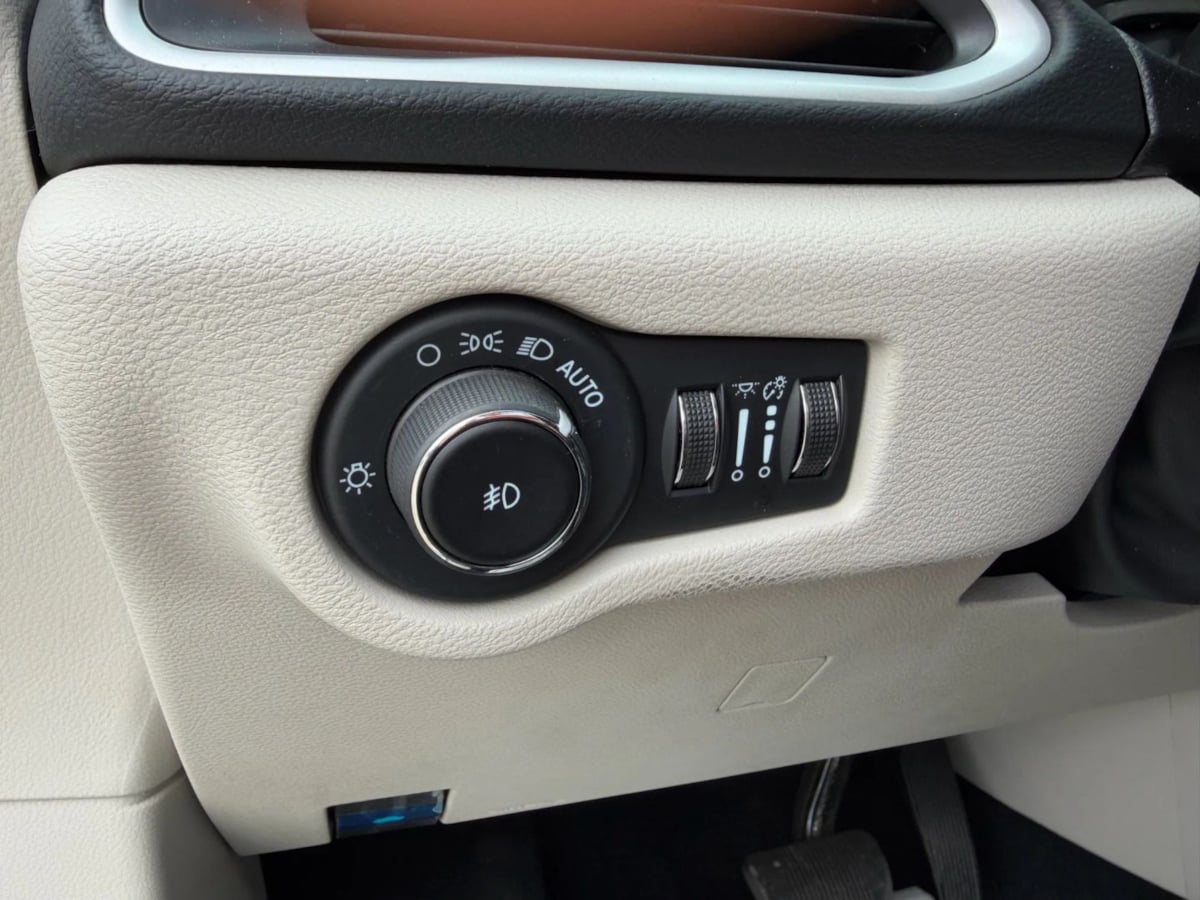 2024 Chrysler Pacifica Touring L - Photo 25