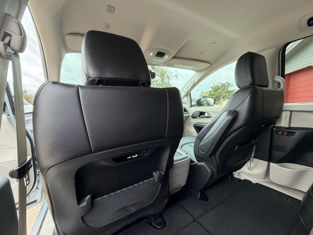 2024 Chrysler Pacifica Touring L - Photo 29