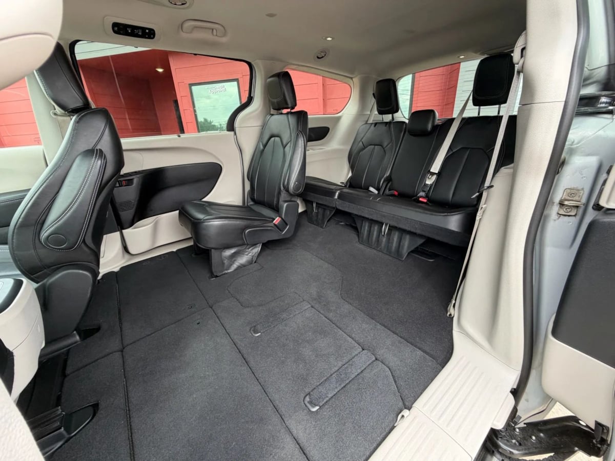 2024 Chrysler Pacifica Touring L - Photo 32