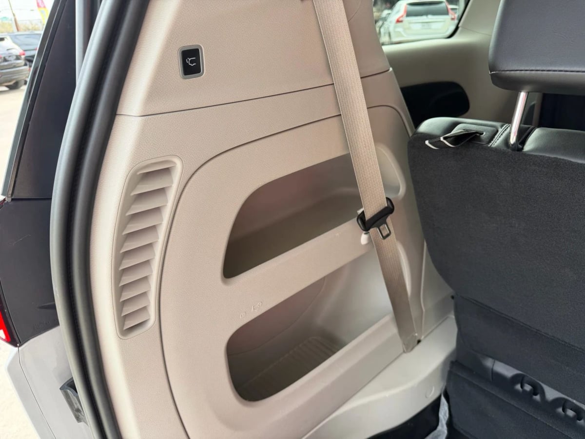 2024 Chrysler Pacifica Touring L - Photo 34