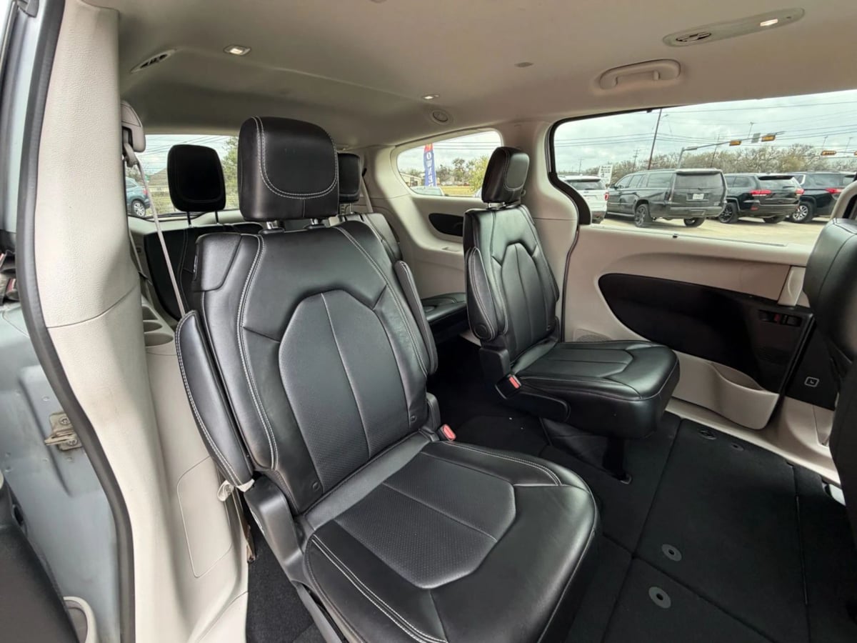 2024 Chrysler Pacifica Touring L - Photo 35