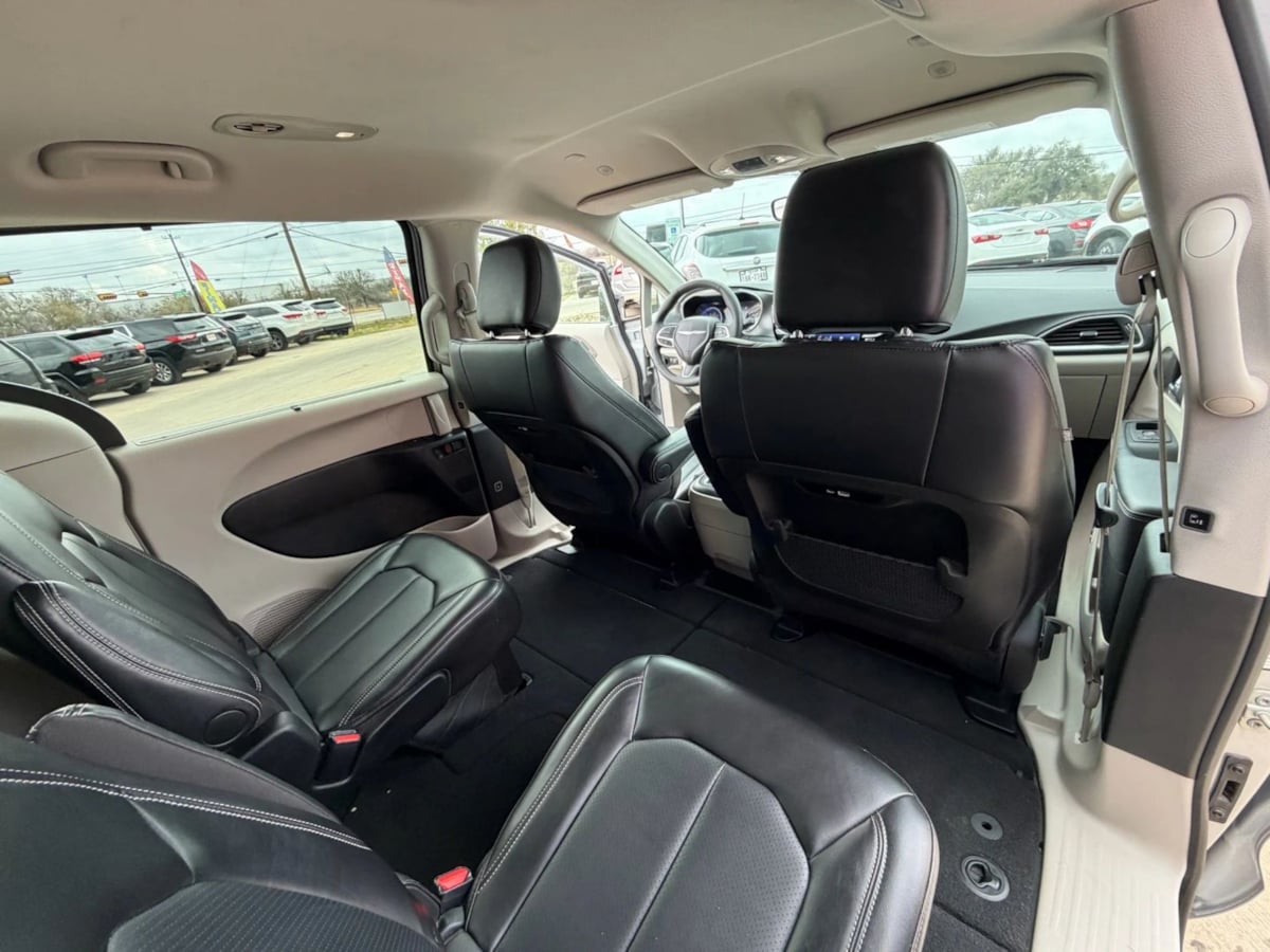2024 Chrysler Pacifica Touring L - Photo 36