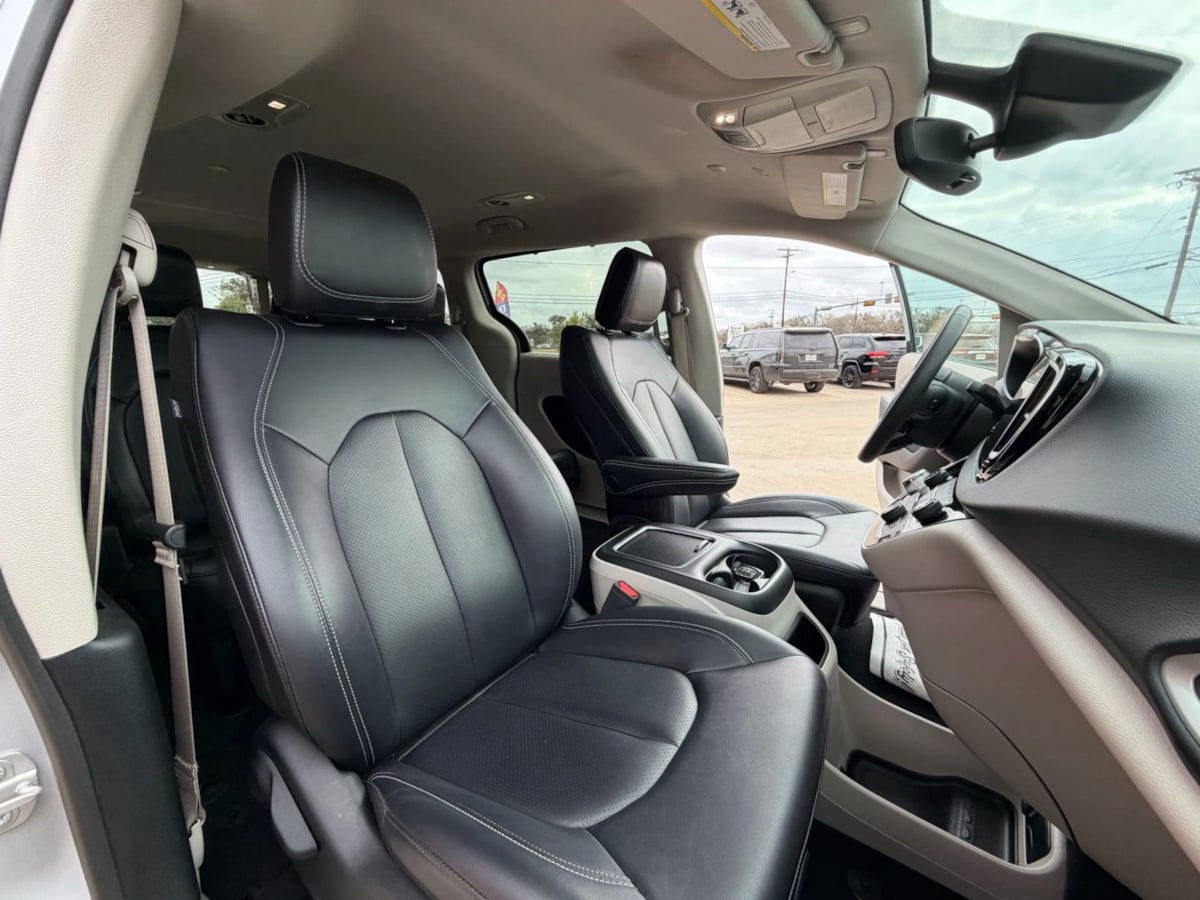 2024 Chrysler Pacifica Touring L - Photo 38