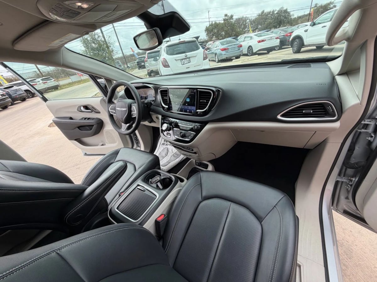 2024 Chrysler Pacifica Touring L - Photo 39