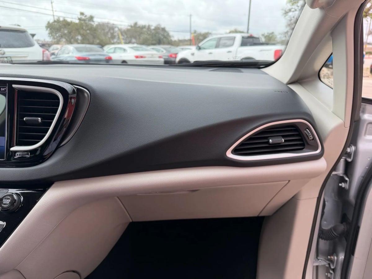 2024 Chrysler Pacifica Touring L - Photo 40