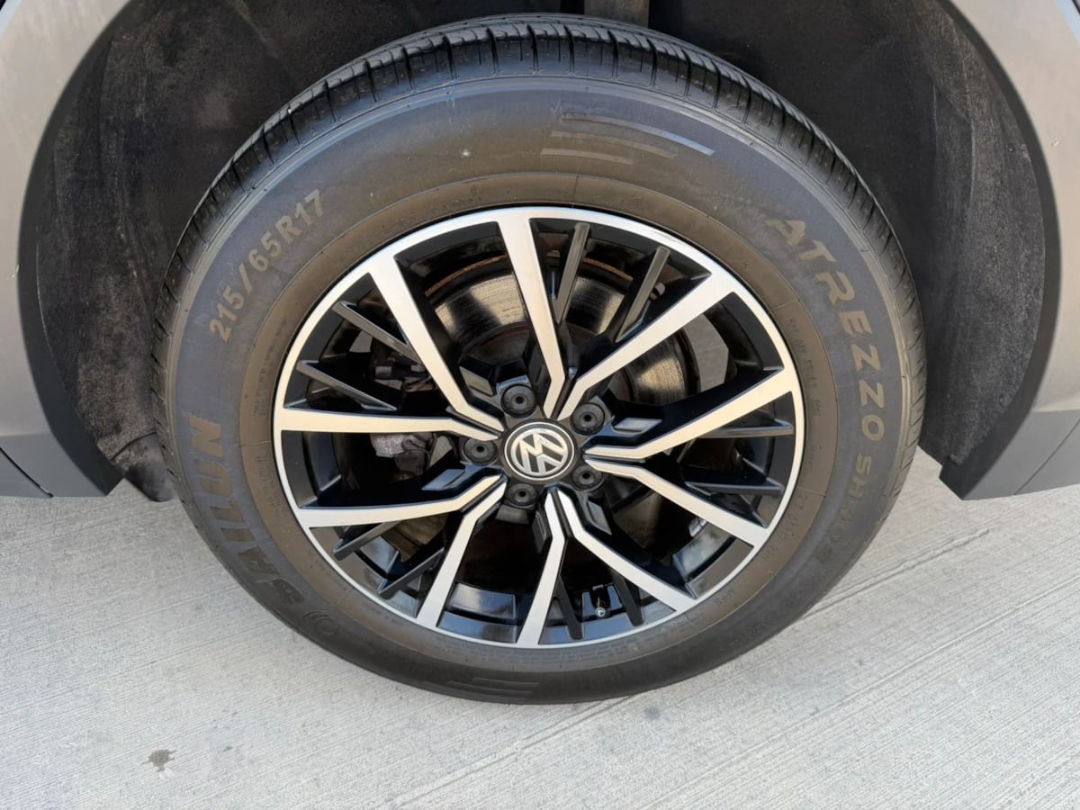 2021 Volkswagen Tiguan SE - Photo 9