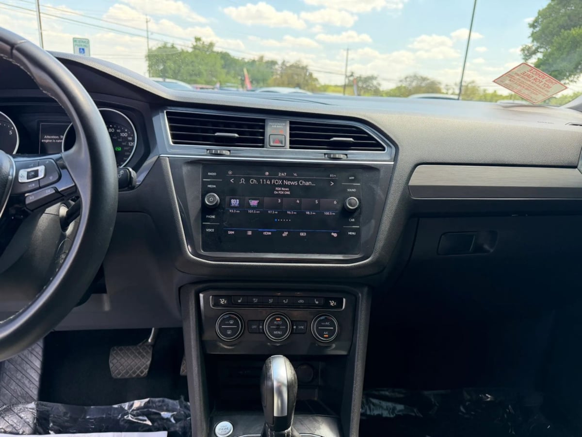 2021 Volkswagen Tiguan SE - Photo 16