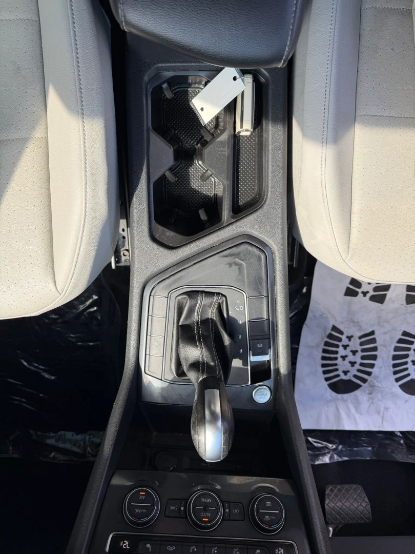 2021 Volkswagen Tiguan SE - Photo 18