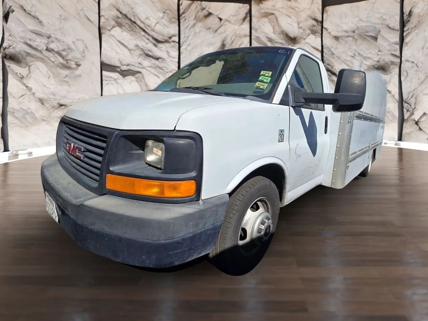 2012 GMC Savana - Photo 2