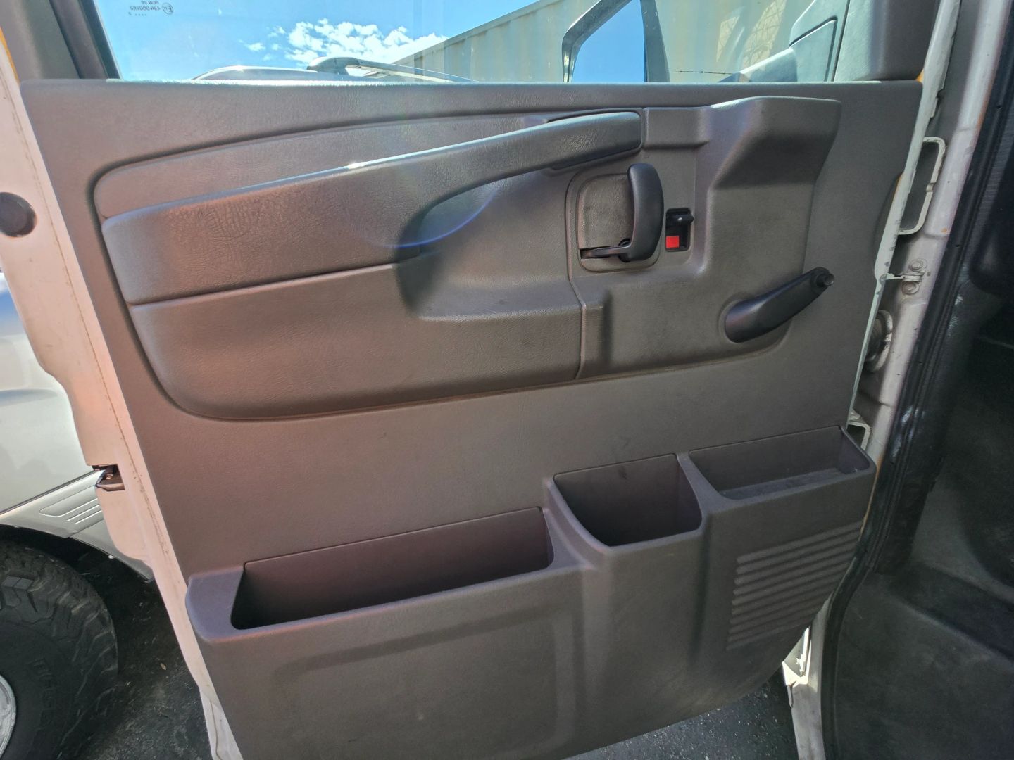 2012 GMC Savana - Photo 10