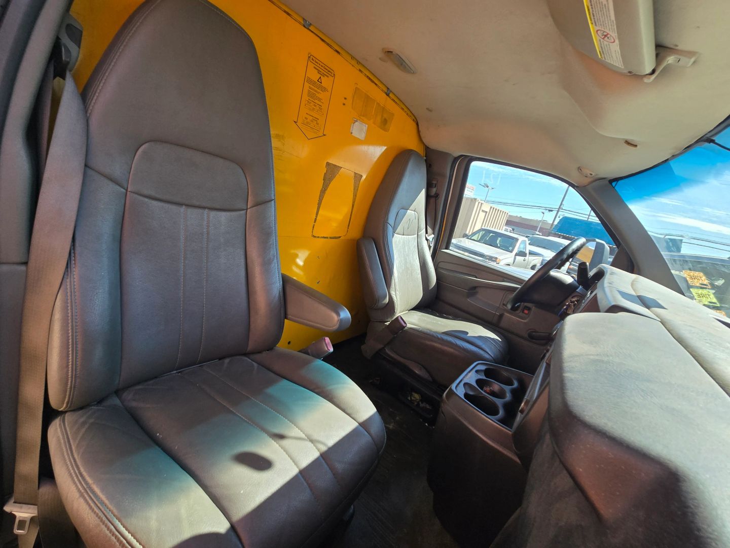 2012 GMC Savana - Photo 12