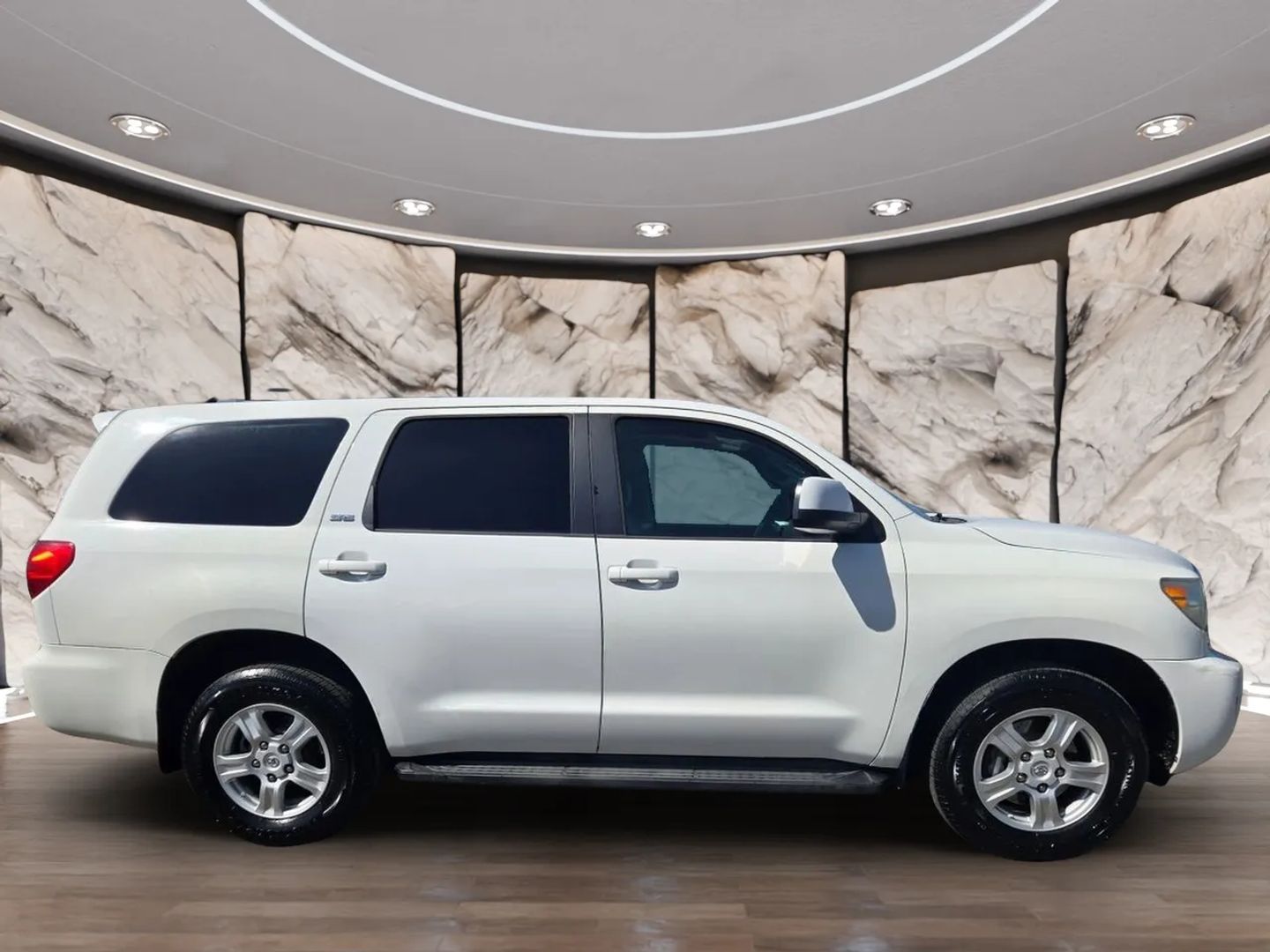 2014 Toyota Sequoia SR5 photo 3