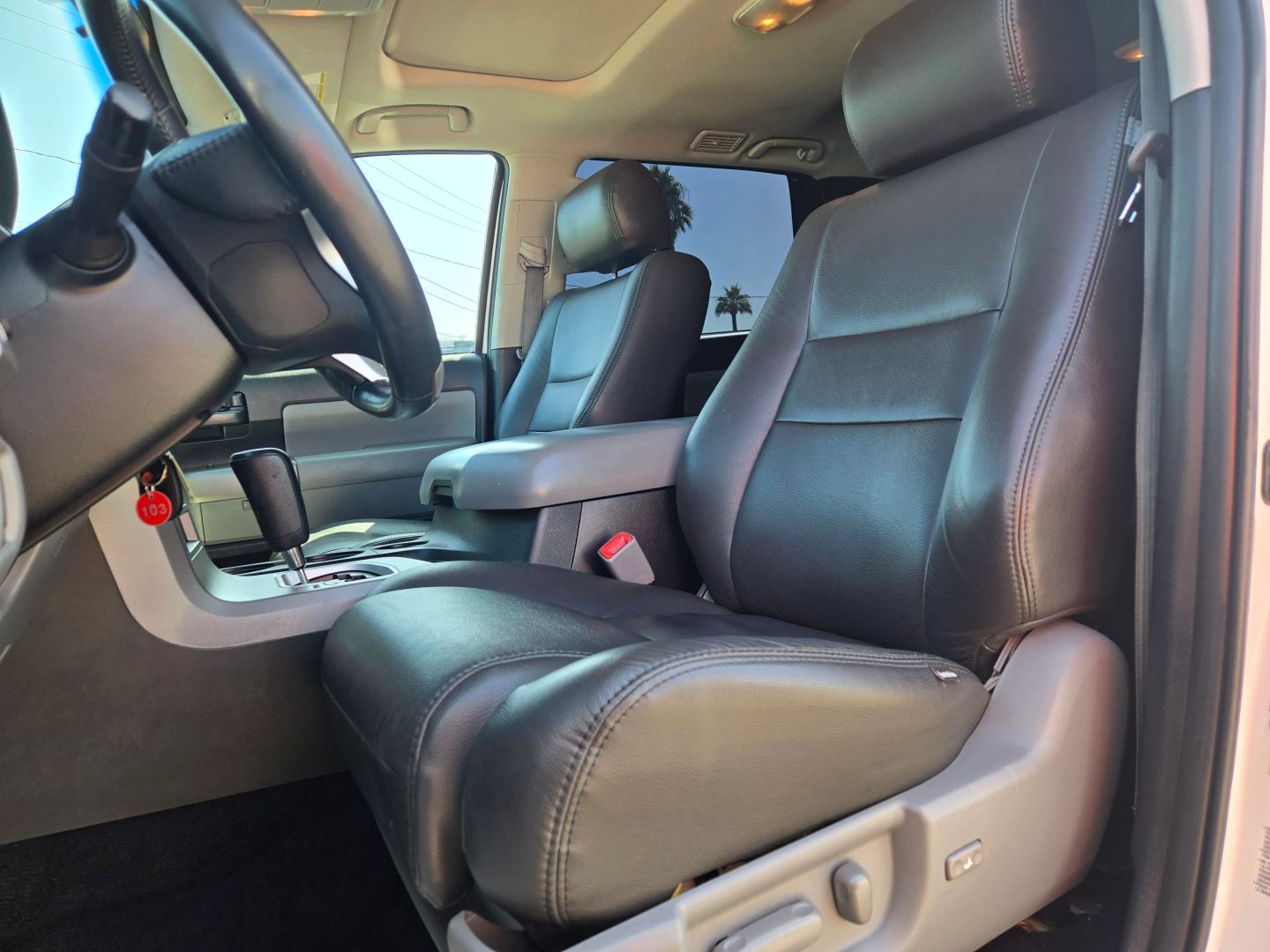 2014 Toyota Sequoia SR5 photo 9