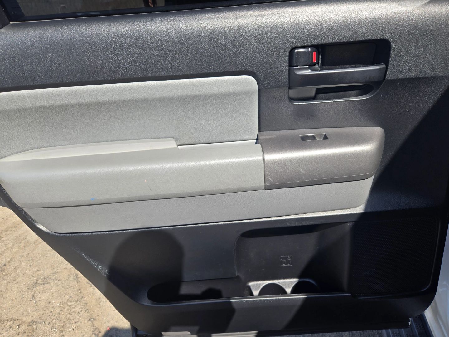 2014 Toyota Sequoia SR5 photo 10