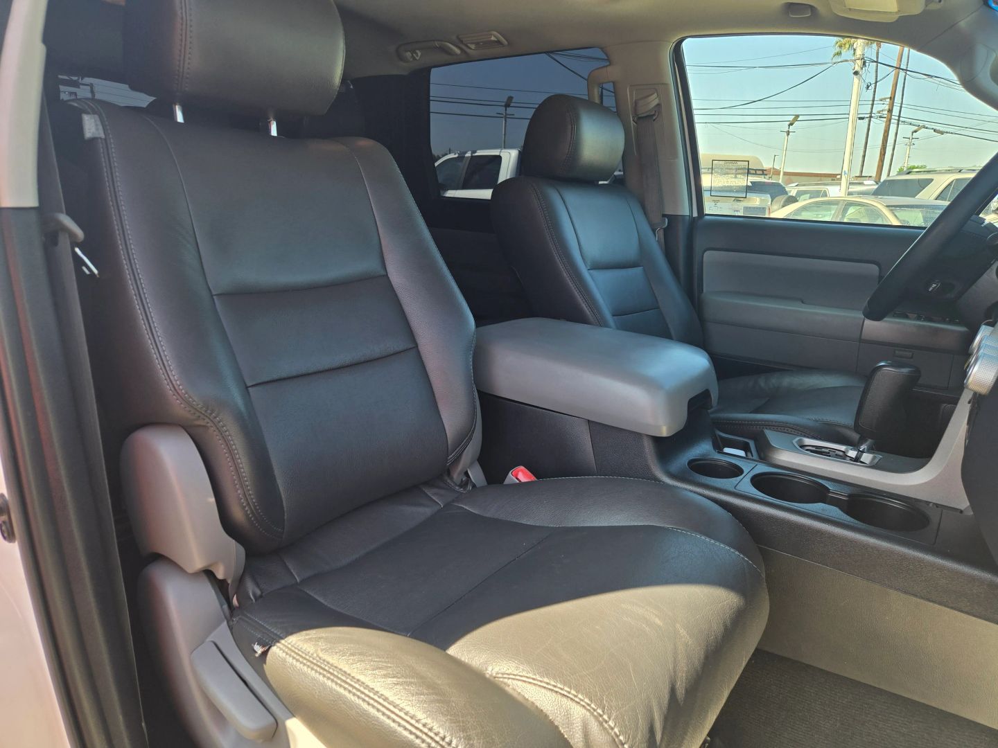 2014 Toyota Sequoia SR5 photo 13