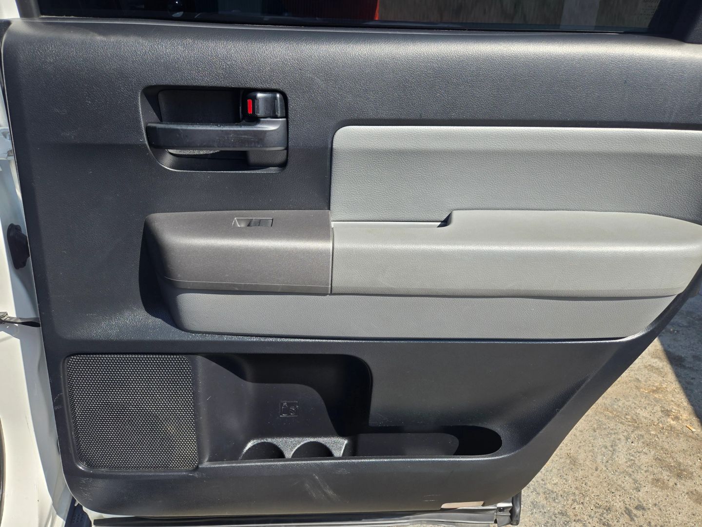 2014 Toyota Sequoia SR5 photo 14