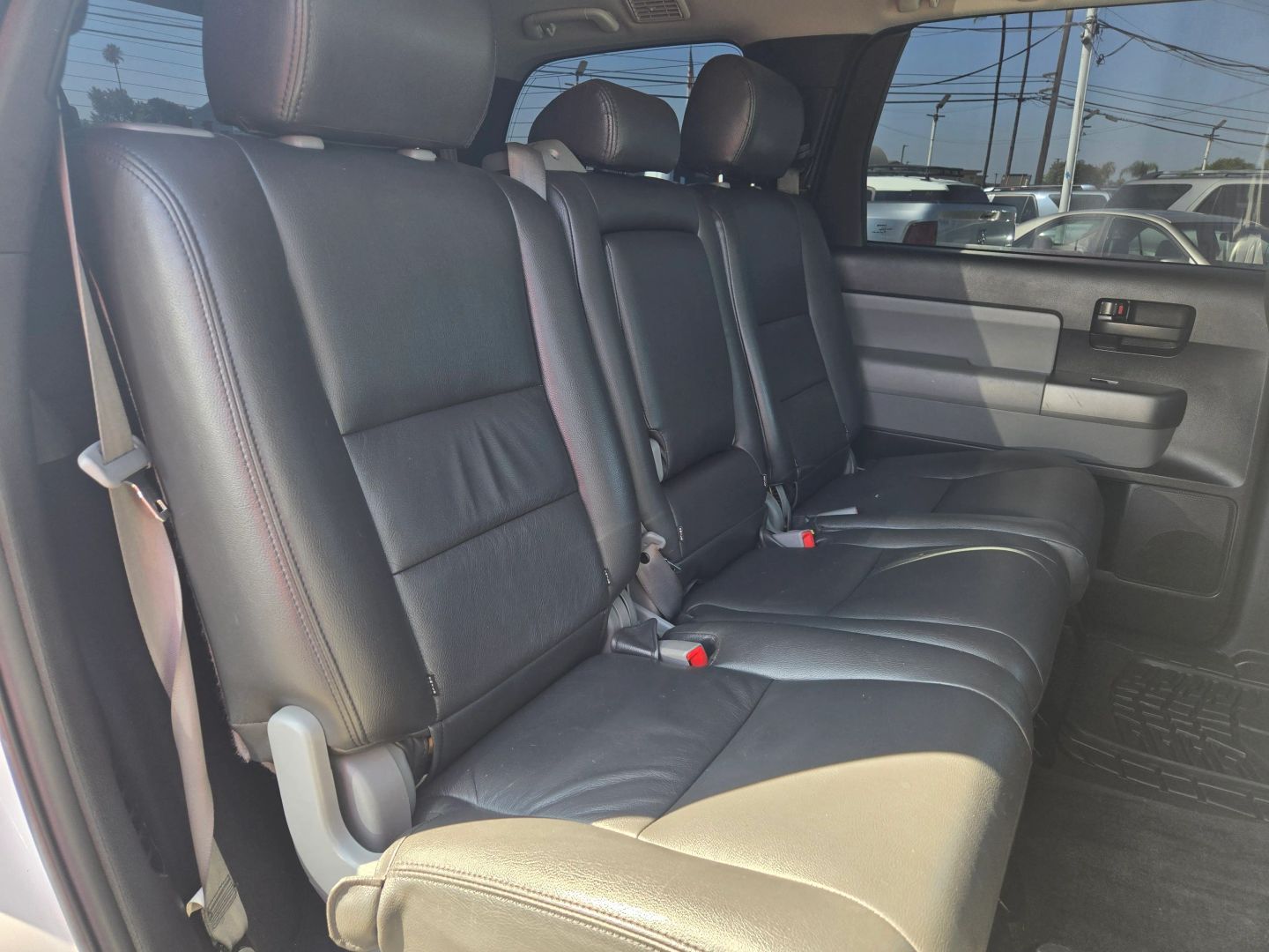 2014 Toyota Sequoia SR5 photo 15
