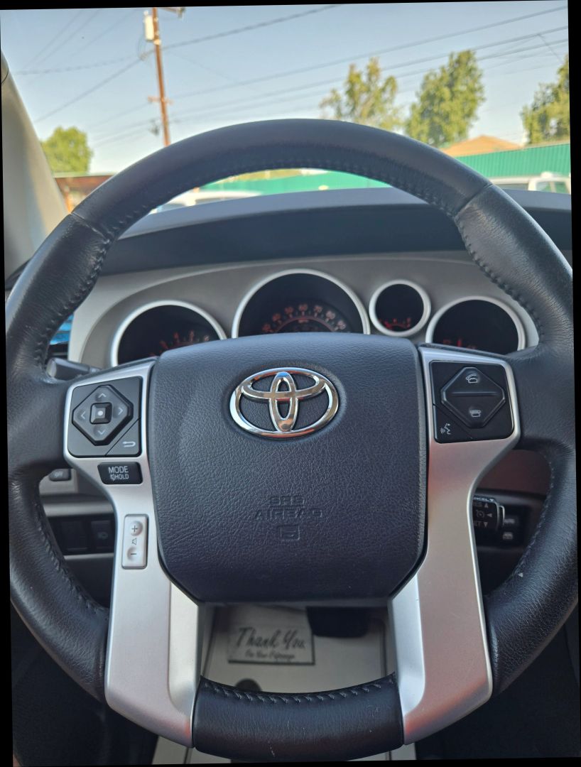 2014 Toyota Sequoia SR5 photo 17
