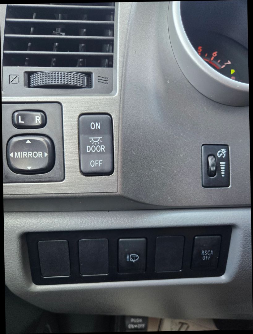 2014 Toyota Sequoia SR5 photo 20