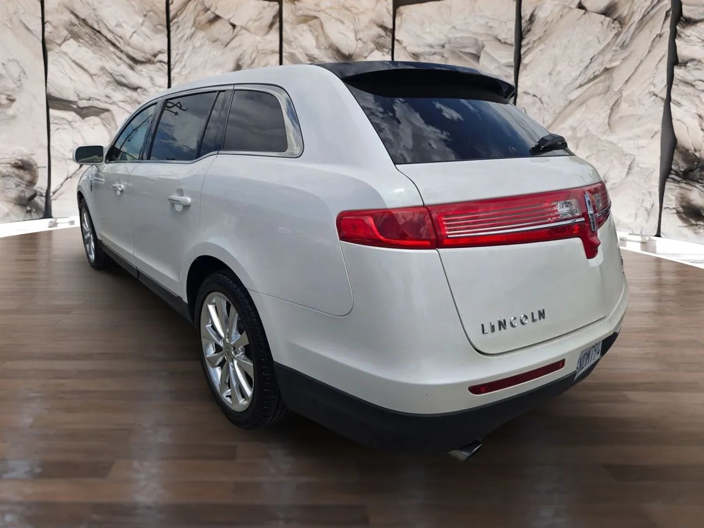 2010 Lincoln MKT EcoBoost photo 4